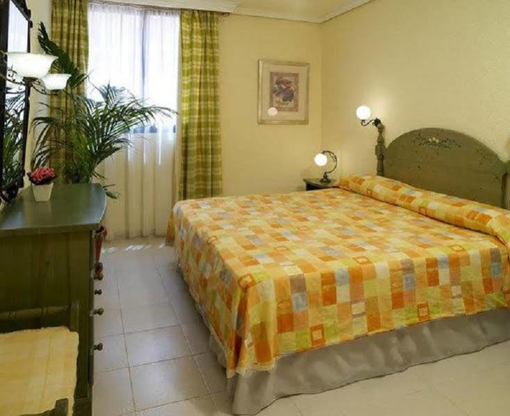 Paradise Court Aparthotel 阿德耶 外观 照片
